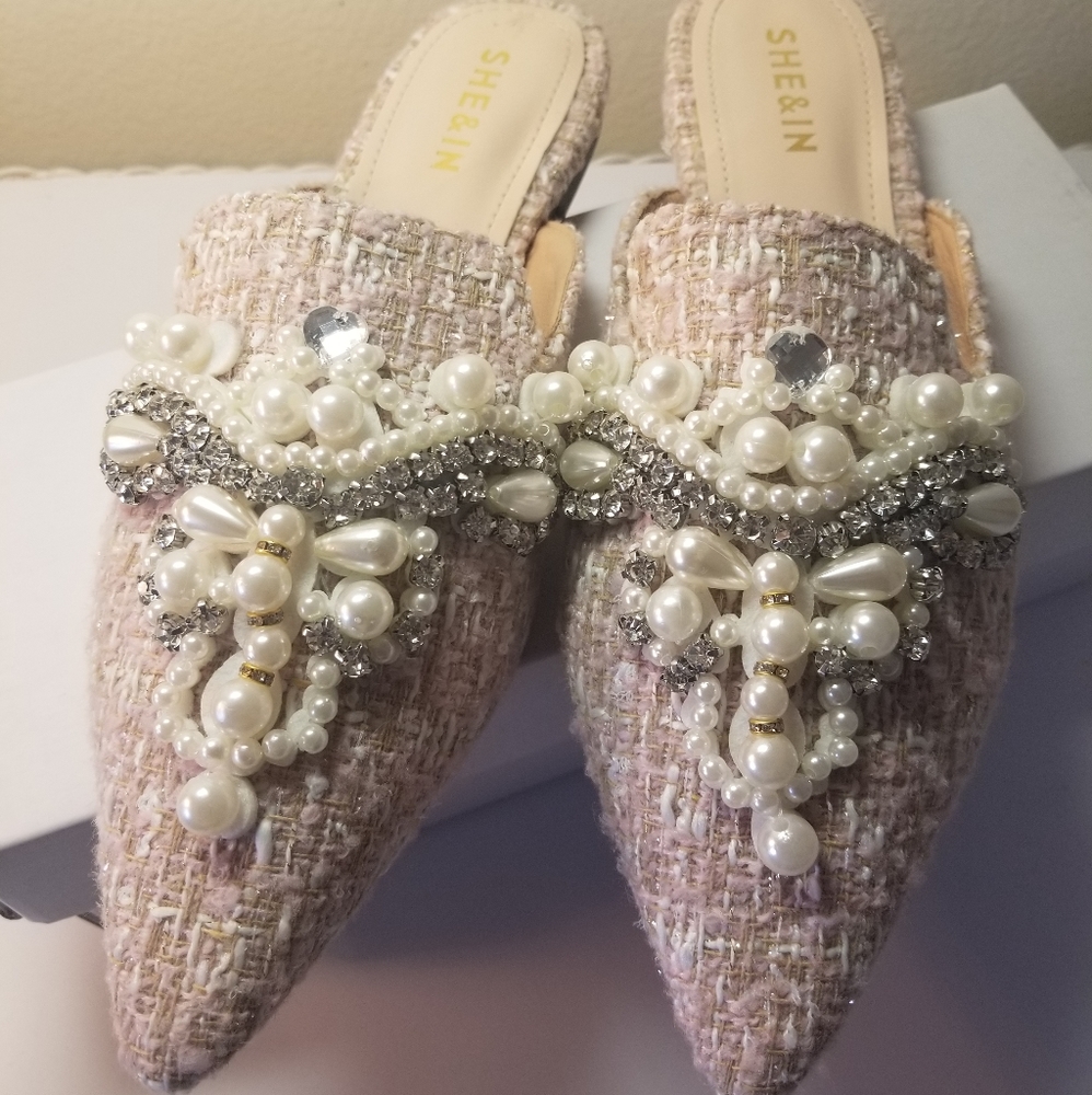 EXQUISITE MULE SLIDES NEW WITH BOX